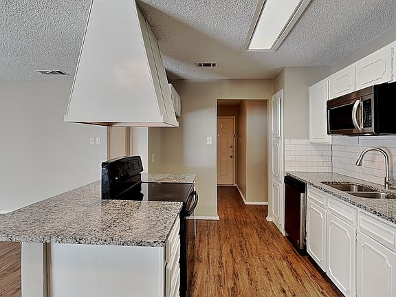 5th image of 701 Admiralty Way