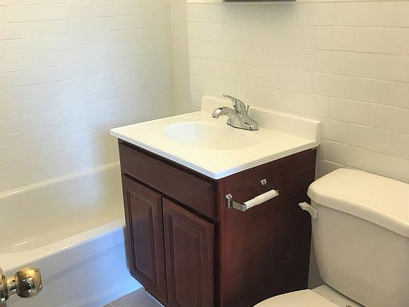 4th image of 235 W 103rd St APT 4D