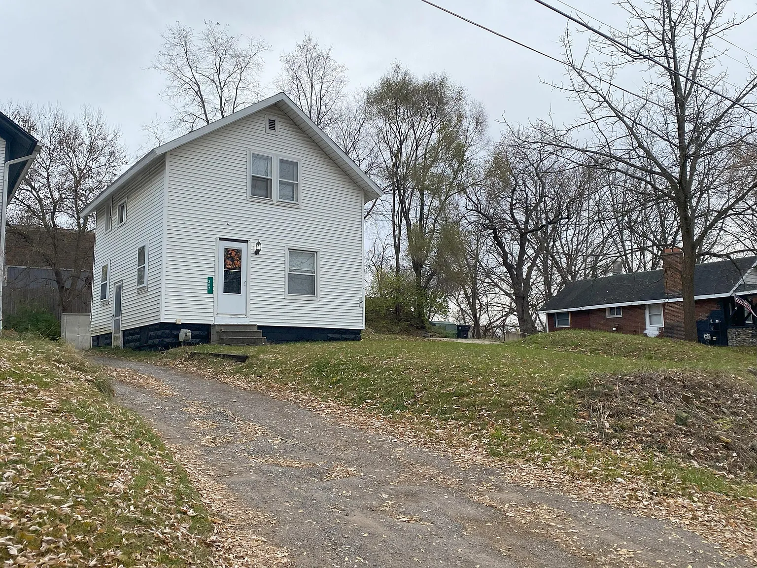 307 Watts St photo 1