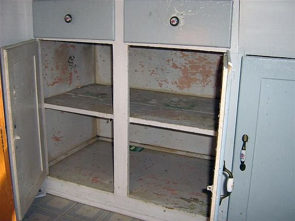 Kitchen Cabinets before