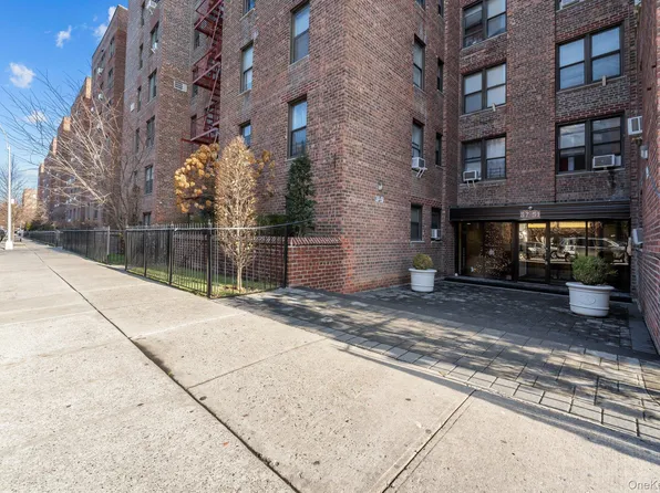 3751 86th Street #4H, Jackson Heights, NY 11372