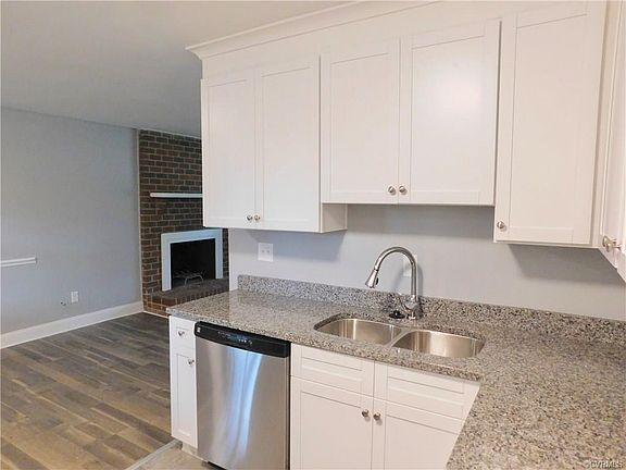 4th image of 812 Pebble Ct