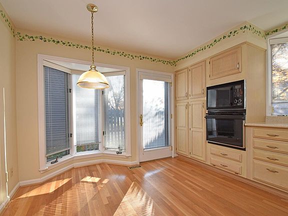 4th image of 8460 New England Ct