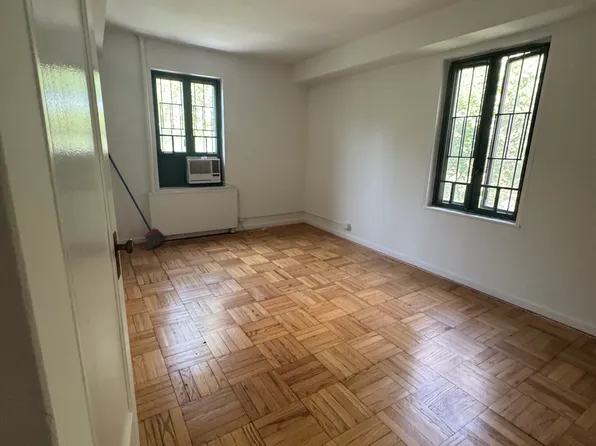 1563 Metropolitan Avenue image 1 of 10