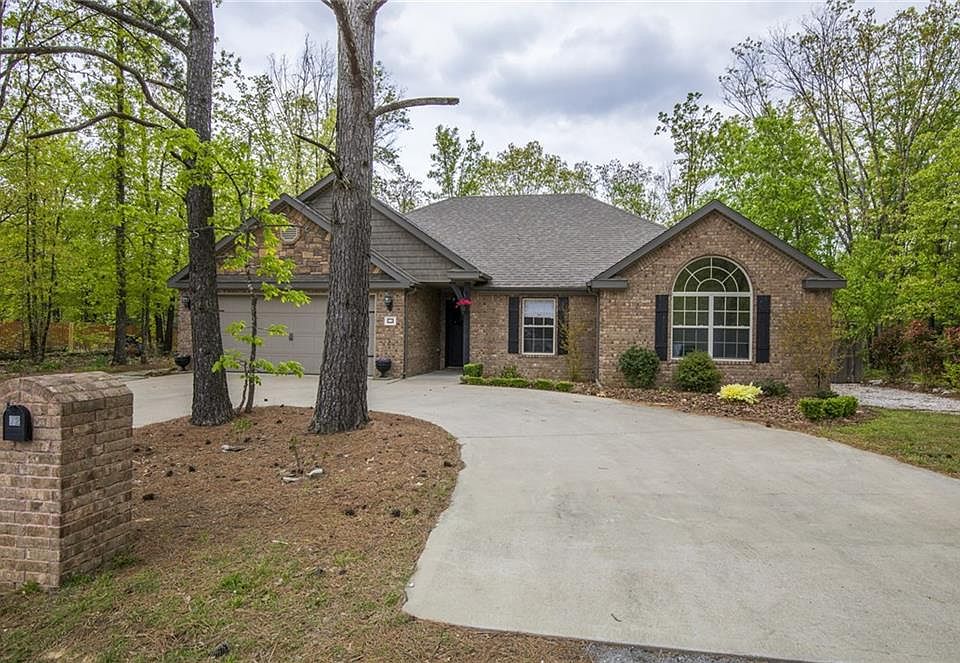 1st image of 72 Granshire Dr
