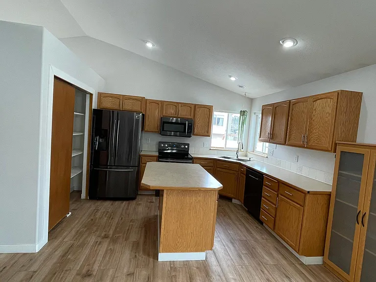 9517 E Princeton Ave — Photo 5