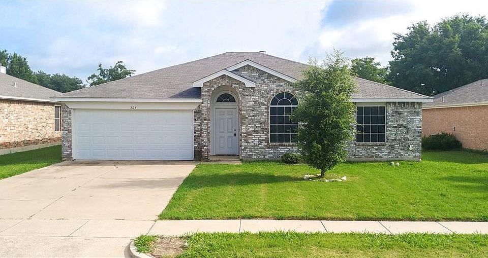 1st image of 304 Comiskey Ct