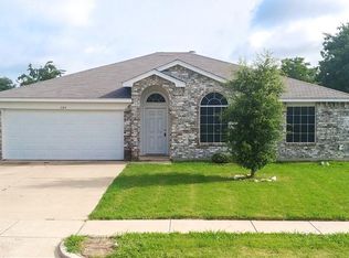 304 Comiskey Ct, Saginaw, TX 76179