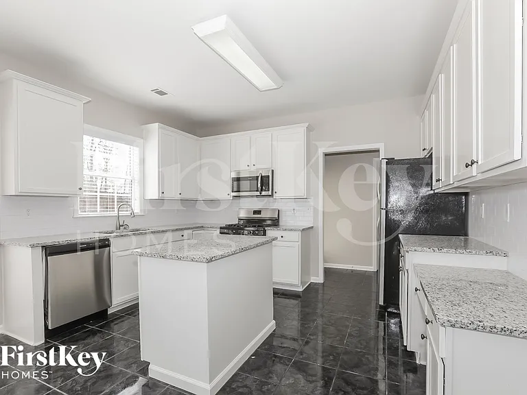 2127 Mitford Ct — Photo 4
