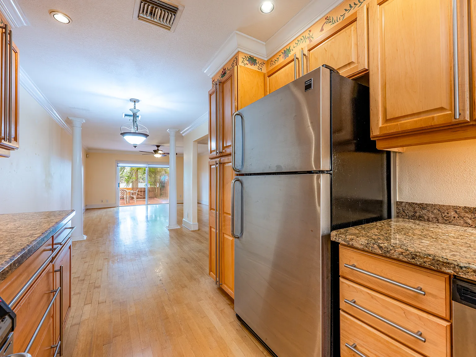 2 bed, 1.5 bath, 1248 sqft, $2,000 — Photo 4