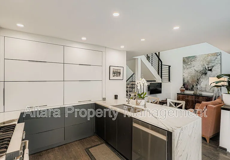287 S Holly St — Photo 22