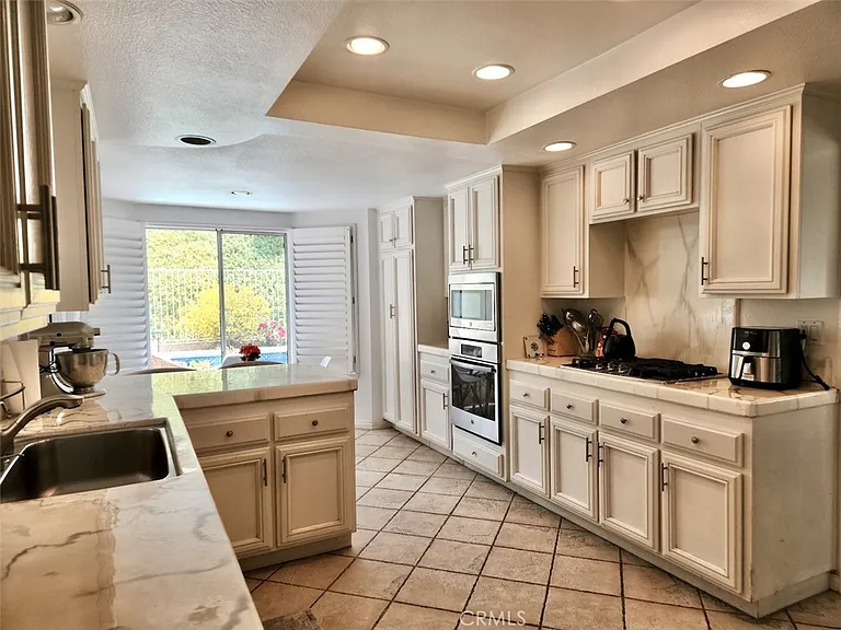 24718 Calle Serranona — Photo 9