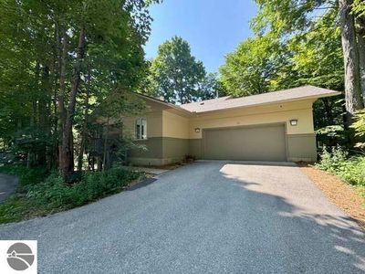 12055 S Woodwinds Cir APT 10, Traverse City, MI, 49684