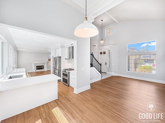 4th image of 1013 Honeysuckle Dr
