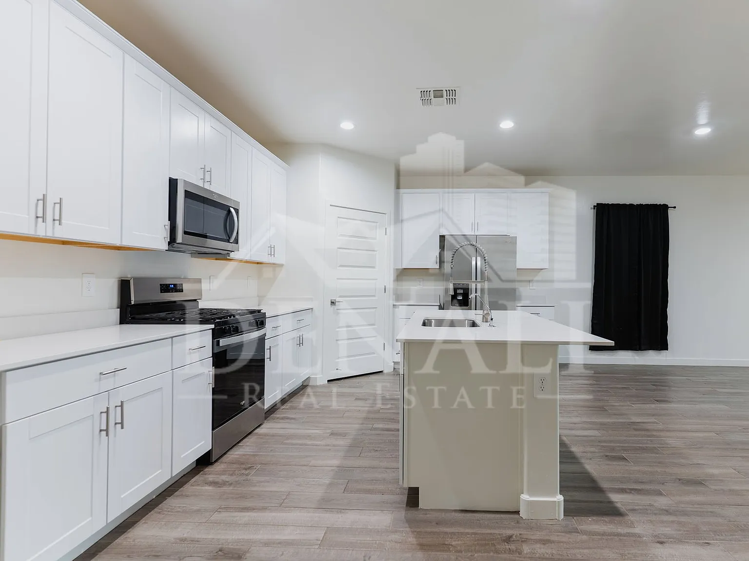 4 bed, 2.0 bath, 1815 sqft, $2,195 — Photo 4