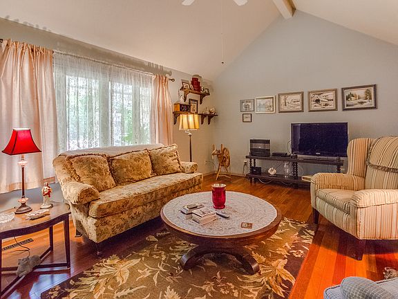 4th image of 994 Birchwood Ct