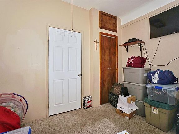 5th image of 19 Windom Ave