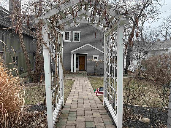4th image of 2807 Lake Shore Dr