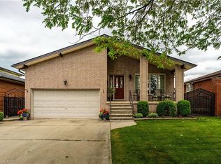 14 Valrose Dr, Hamilton, ON L8E 3T4