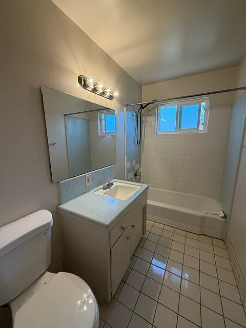 218 College Ave #6