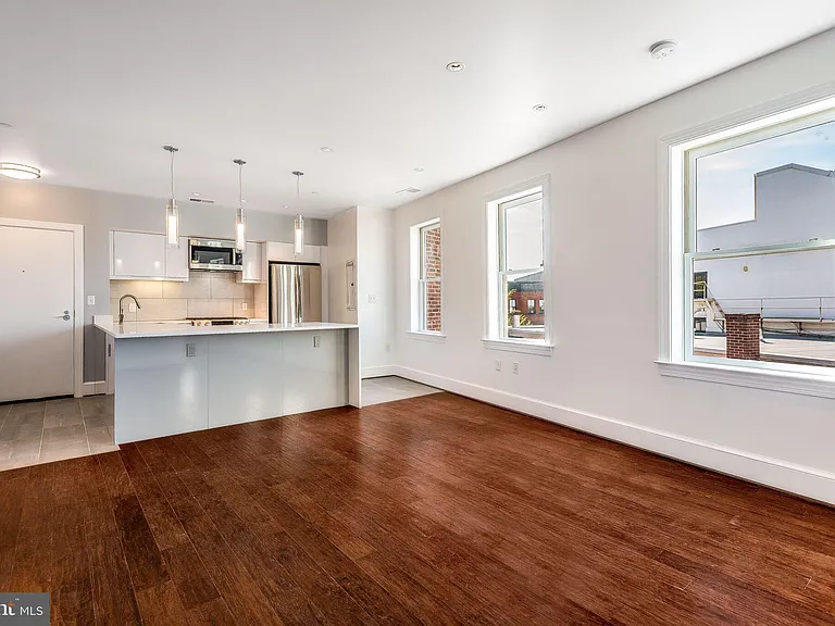 1252 Wisconsin Ave NW #301 — Photo 2