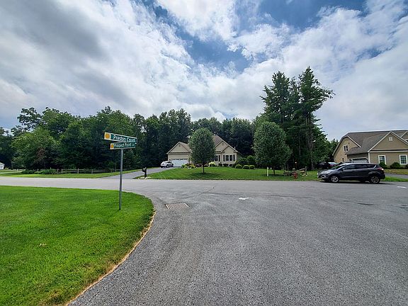 3rd image of 13 Prospect Point Ln