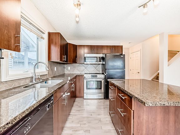 3rd image of 1285 Cunningham Dr SW