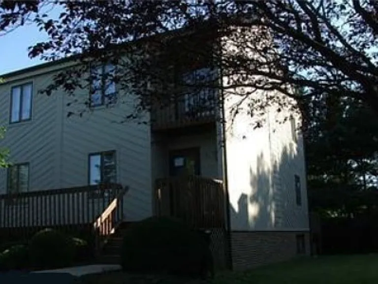 91 Chatham Ct — Photo 1