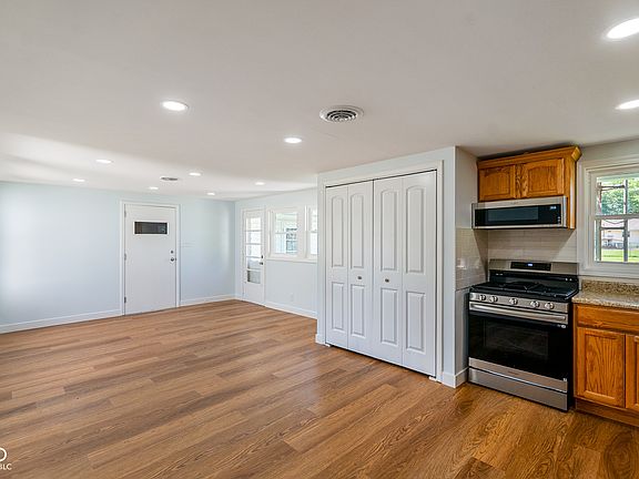 4th image of 3117 31st St