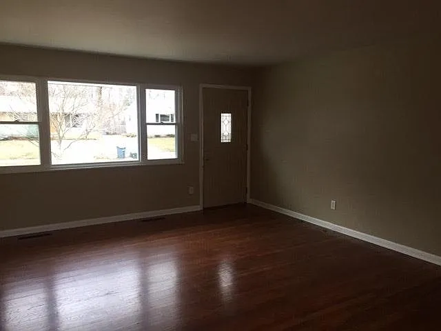 337 E Clearview Ave — Photo 4