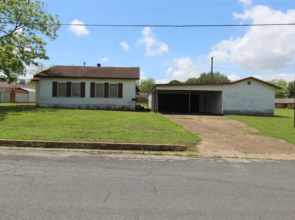 908 Paulus St, Schulenburg, TX 78956