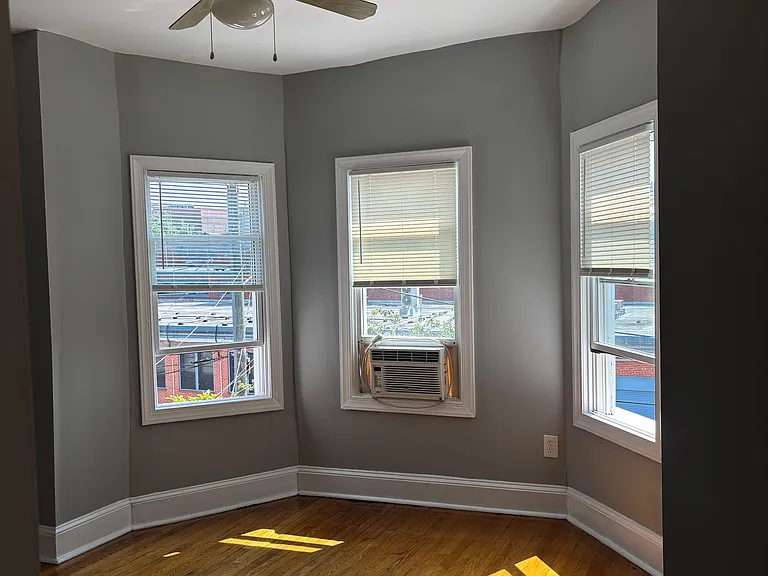 1526 W Mount Royal Ave #3R — Photo 2