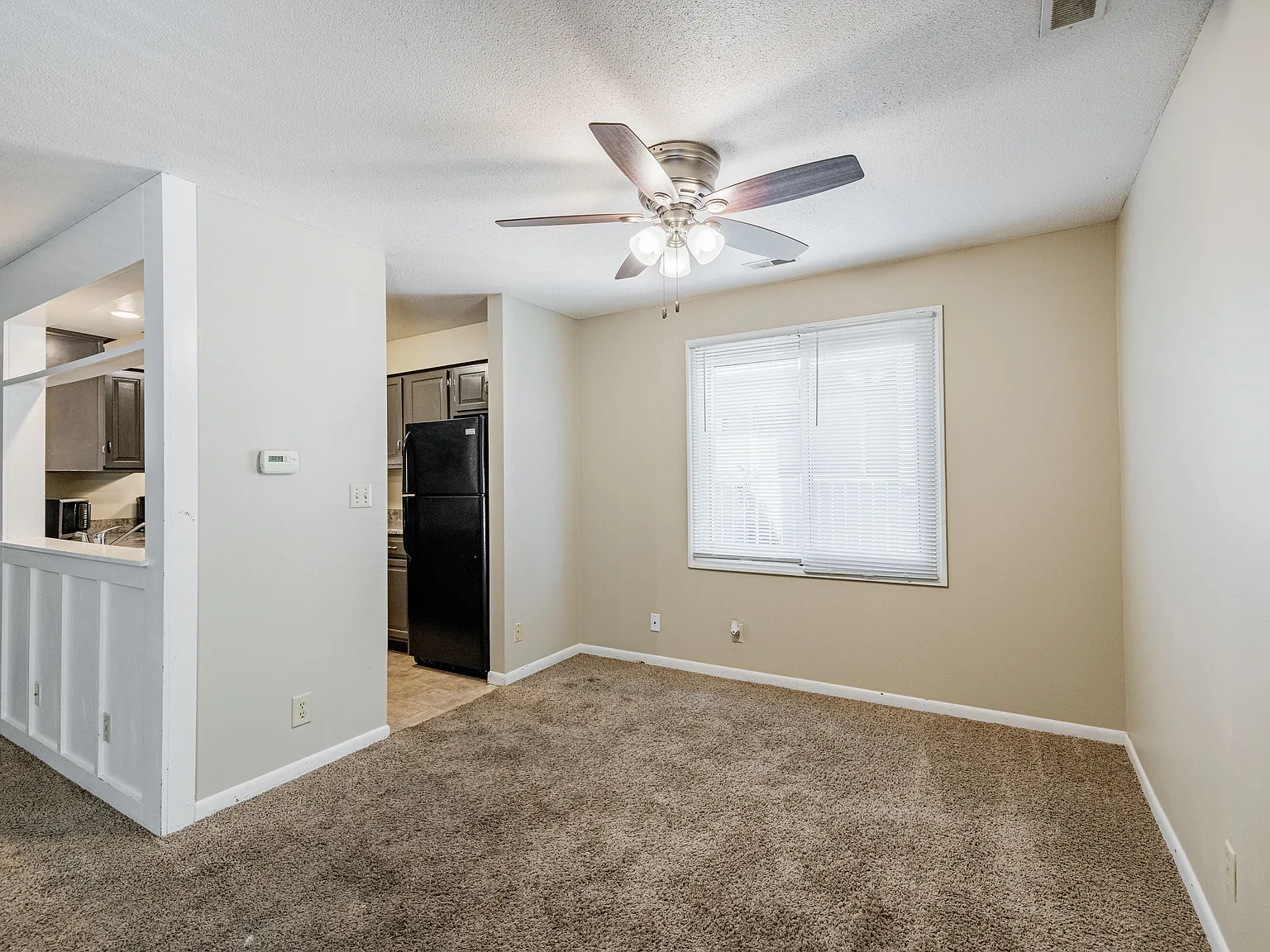 2 bed, 920 sqft, $899 — Photo 3