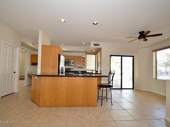 4th image of 2901 E Crocus Dr