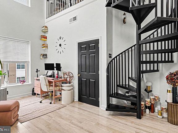 3rd image of 501 Hungerford Dr APT 372