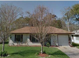 318 Cypress St, Lake Jackson, TX 77566