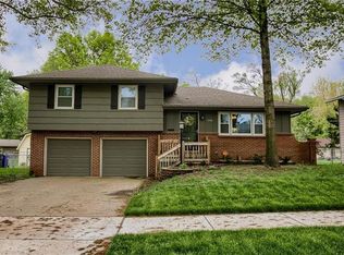 1106 E Willow Dr, Olathe, KS 66061