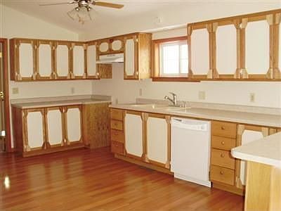 4th image of 709 D Ave W