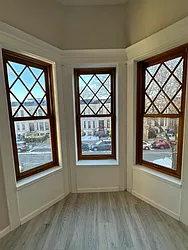 Rented by R New York