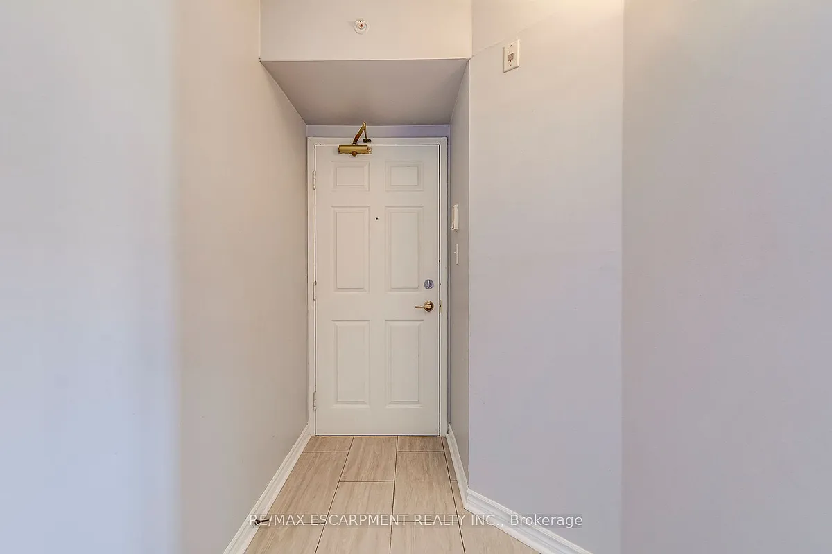Building Photo - 1411 Walkers Line #302