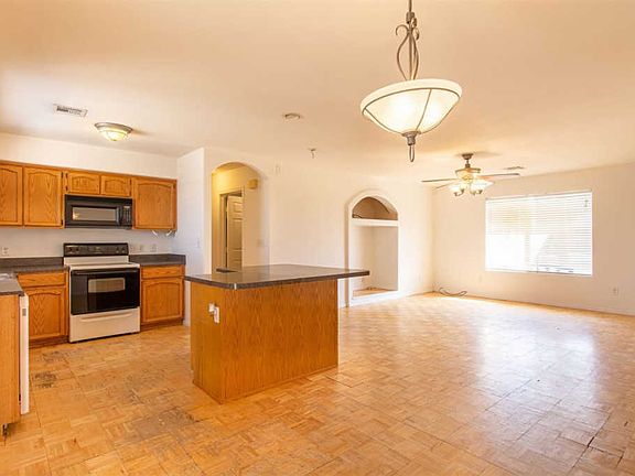 4th image of 3038 S Tangerine Ave