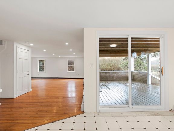 5th image of 21 Woodland Dr