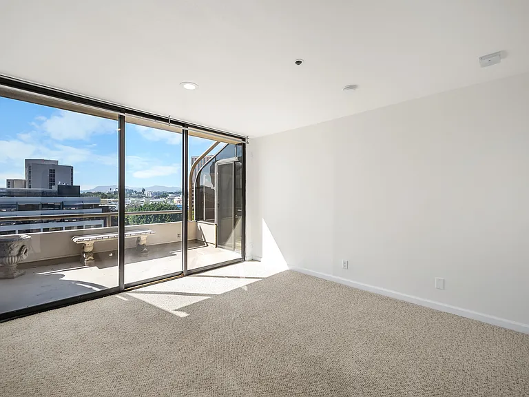 121 S Hope St #518 — Photo 14
