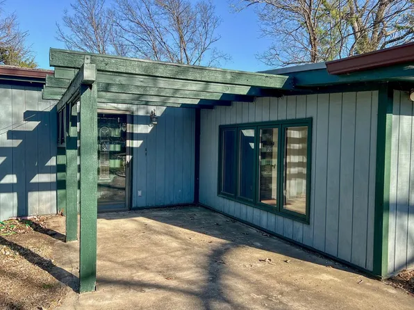 431 W 33rd Ave, Winfield, KS 67156