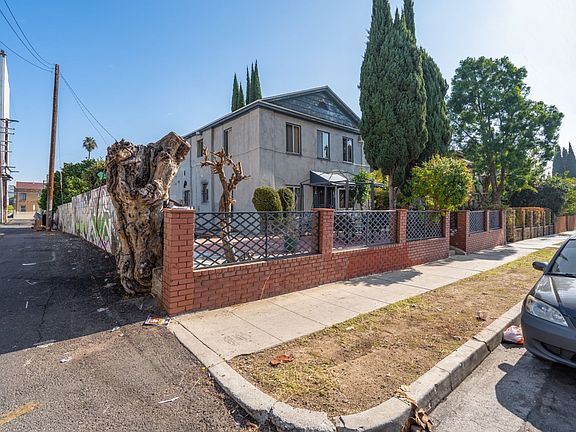 2nd image of 1428 N Kenmore Ave