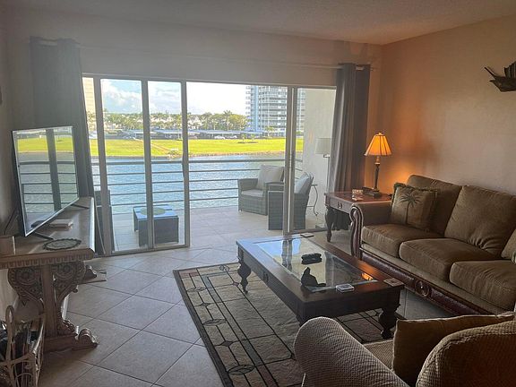 5th image of 20 Yacht Club Dr APT 405