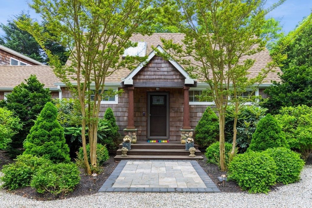  Welcoming Entry