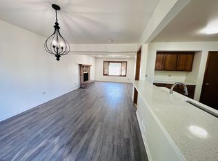 250-280 Washington St, Crystal Lake, IL 60014