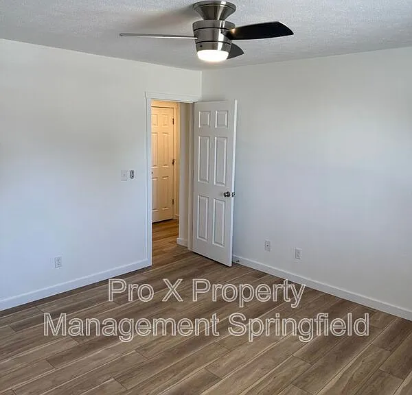 615 E Bain St — Photo 13