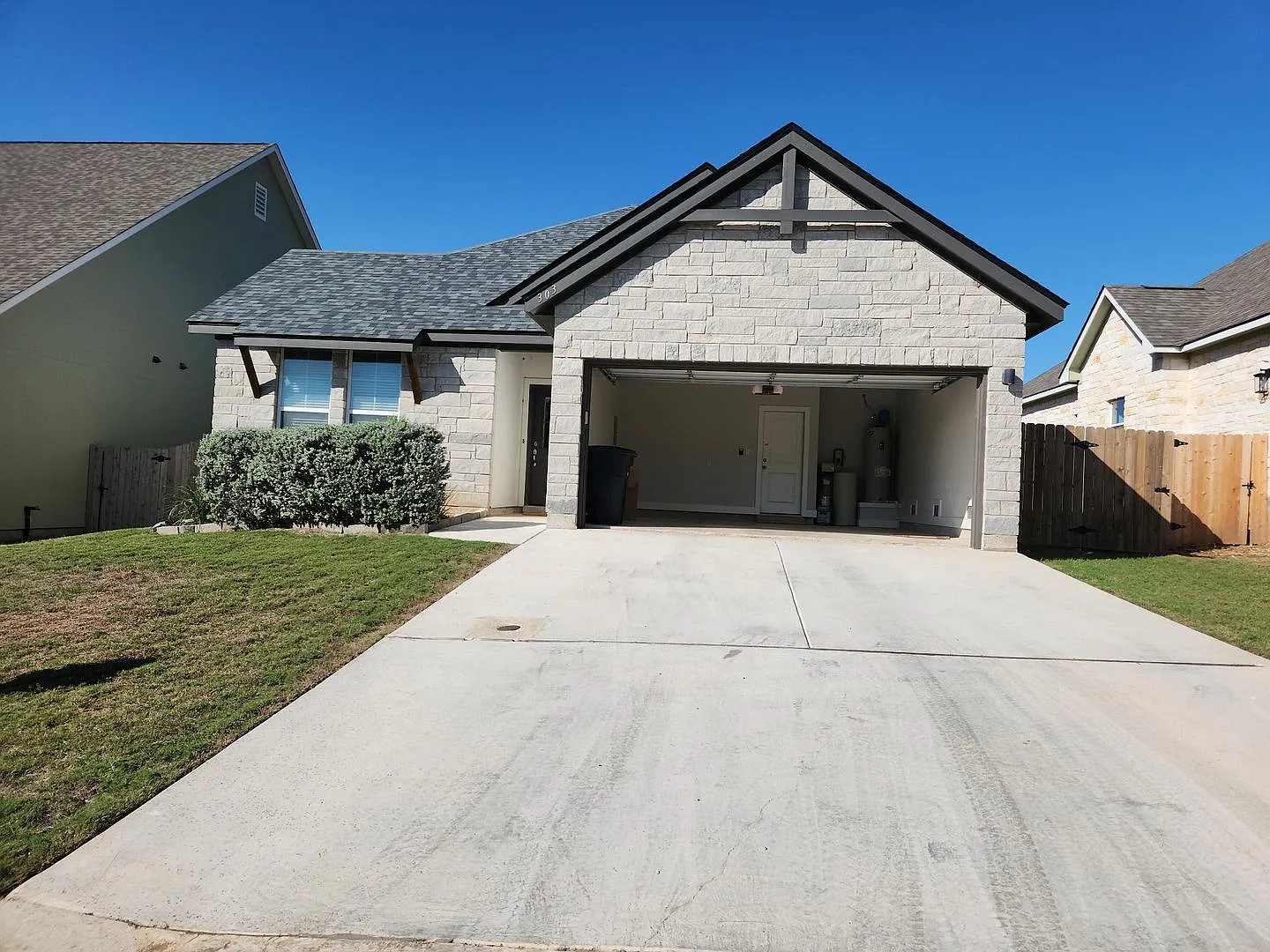 Spacious Home — Photo 1